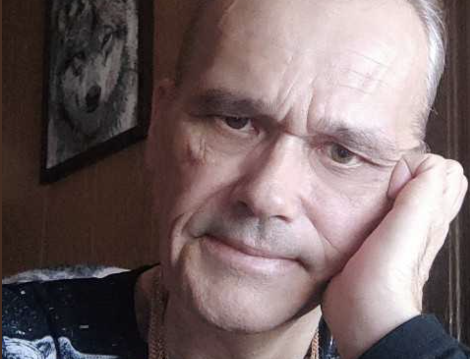 Це що, жарт такий? Що значить, у тебе є трикімнатна квартира? Звідки цікаво? – Пристала молодша дочка. – У вас же з татом грошей – кіт наплакав. Вона та старша дочка засміялися. Марія закотила очі й глянула на чоловіка. Той лише знизав плечима. Їхні дочки були тими ще язвами. Молодь видно нині така…