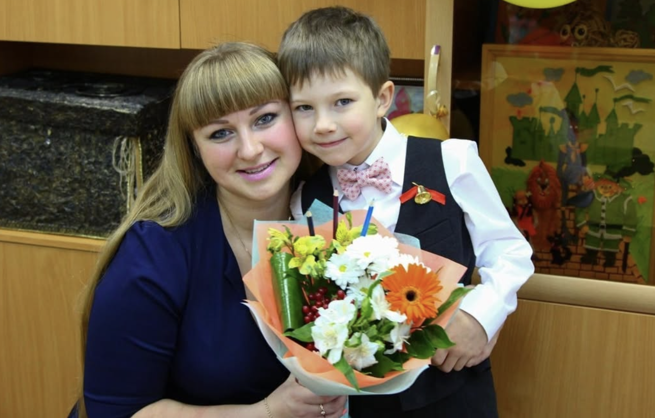 Шановні батьки! Я в розпачі, сил бракує терпіти! Вчителька в чаті написала таке повідомлення. Ви не уявляєте, що вигадала дирекція школи! Вони б вже все на батьків перекинули. Як гроші збирати на школу – то залюбки, щомісяця здаємо, а як дітей вчити – то руки не доходять!!!