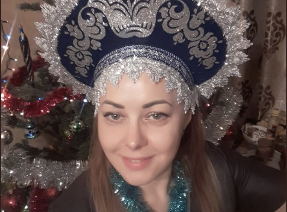 На свята приїхали родичі з Харкова. І звісно, за столом не обійшлося без політики – Нащо Зеленський почав цю войнушку? Ще й проти Росії – потужна країна з багатою історією, – нарікає тьотушка Наташа Тоді я не витримала та й провела тітці пару уроків історії. Вона була в шоці коли почула цю лекцію!  Тому якщо у вас теж є родичі, які топлять за руську культуру – раджу це прочитати!