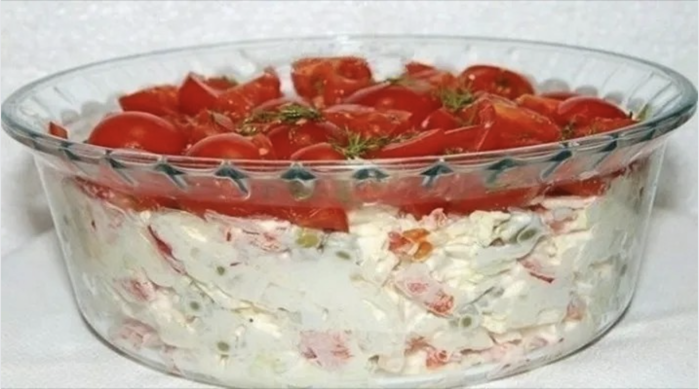 Сaлaт Червона Шaпочкa вже переплюнув Олів’є і Шyбy! Радимо неодмінно спробувати його зробити, він не залишить вас байдужим і буде частенько з’являтися на вашому столі.