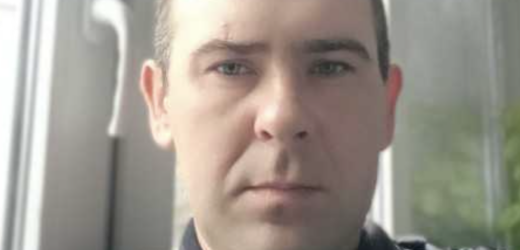 Женя увійшла до кухні й завмерла. Свекруха стояла біля плити й енергійно помішувала щось у каструлі. Пахло так, як пахне лише в дитинстві — смаженою цибулею, кропом і чимось солодким із духовки. Женя мимоволі ковтнула слину.