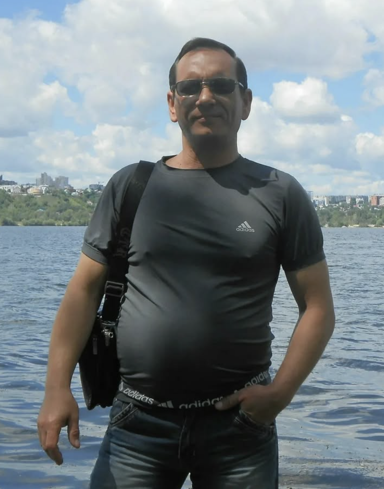 Мені 55 і ніяк не можу познайомитися з молодою дівчиною. А жити зі старою ніяк не хочу, набридло!