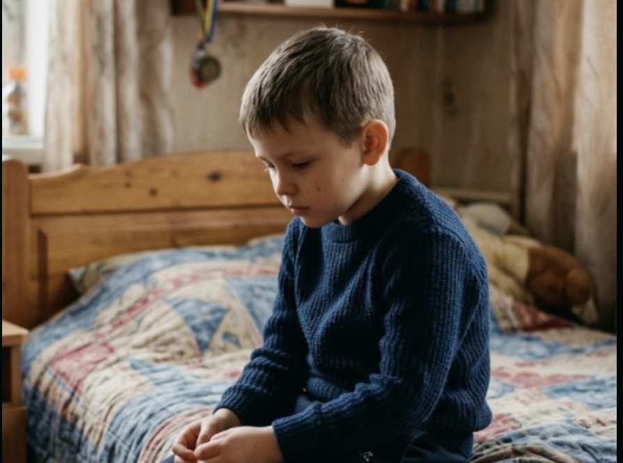 Ольго, ну куди ти лізеш? Навіщо тобі чужу дитину виховувати? Мало чоловіків бездітних, чи хоча б щоб дружини колишні дітей виховували?