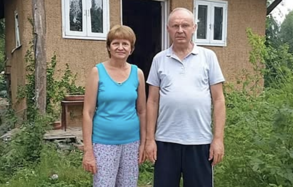 Місяць тому до 56-річної Лідії прийшов свататись сусід. – Ліда, я говорити гарно не вмію. Скажу, як є. Я тебе люблю.