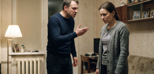 Збирай свої речі і йди до матері! Сина я житлом забезпечив, а про себе сама подбаєш! Стільки років просиділа в мене на шиї, спасибі маєш казати і за це! – грізно викарбовував чоловік кожне слово.