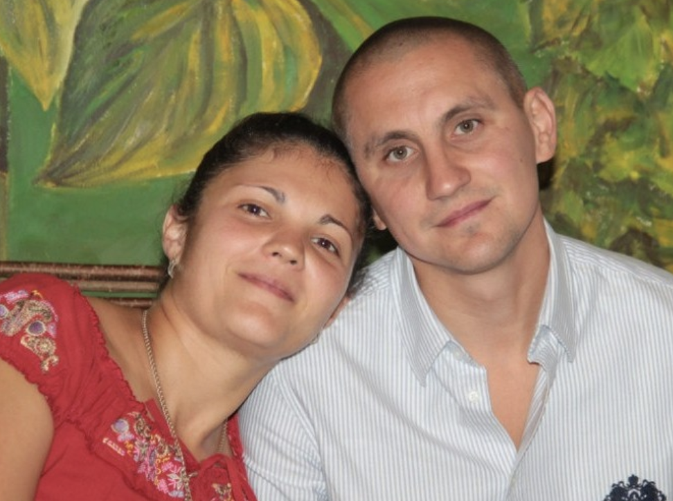 Мені тільки 32, а живу, наче пенсіонер! Вже додому до жінки та дітей нема бажання повертатися. Почав навіть думати про розлучення, аби лиш пожити спокійно. Думаєте, що я такий поганий чоловік? Е, ні, ви ще мою жінку не бачили! Це все через неї наш шлюб по швах тріщить!