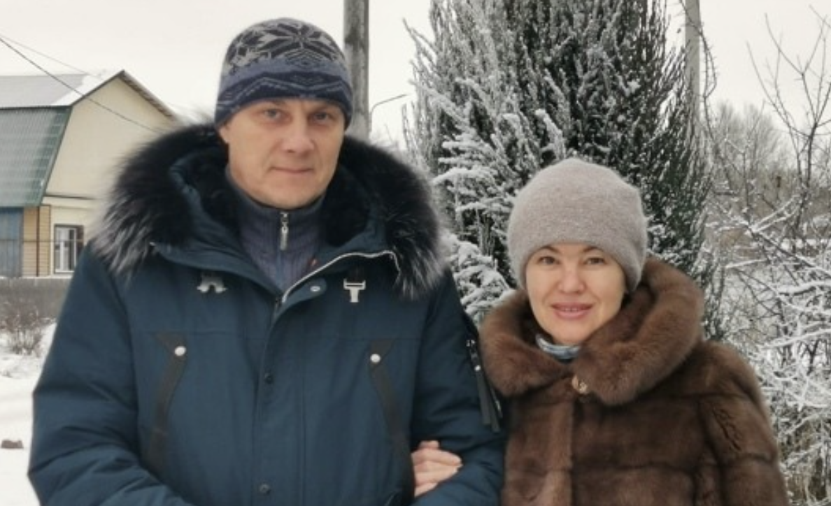 Дочка і зять сказали, що в моєму віці вже не до кохання… Я боялася зізнатися їм, що у нас із Дмитром серйозні стосунки. Але на Новий рік вирішила відкрити правду – і натомість отримала докори та образи. Невже я не маю права на щастя?