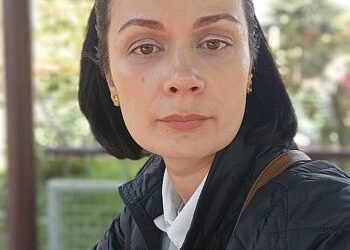Приїхали його сини з дружинами, поховали. Стали речі розбирати, квартиру здати хотіли поки ще спадщину не оформили. Квартира хороша, хоч і не велике місто, а гроші за неї можна пристойні отримати. Навіть ремонт не потрібно робити, все чисто й гарно. Дружини вже раділи, і думали куди гроші витратити, на подорожі чи ще кудись.