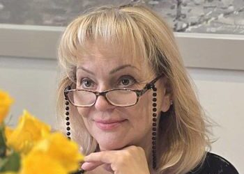 Чоловік сказав: давай розійдемося, а я відповіла — давай ти з’їжджай.Квартира моя Ігорю. Купували на гроші, які мені подарувала мама ще до нашого весілля. Пам’ятаєш? Вона продала свою кімнату в комуналці й сказала:«Це тобі на майбутнє».