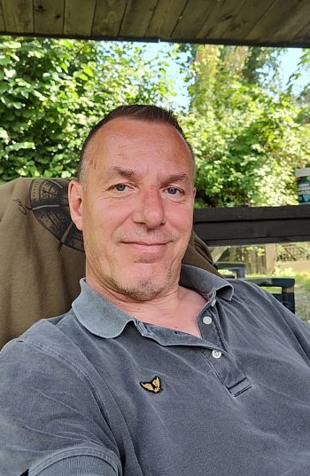Двадцять два роки шлюбу. Виростили сина. Пережили його перехідний вік і її власні сорок років. А тепер, мабуть, починалися її справжні п’ятдесят.