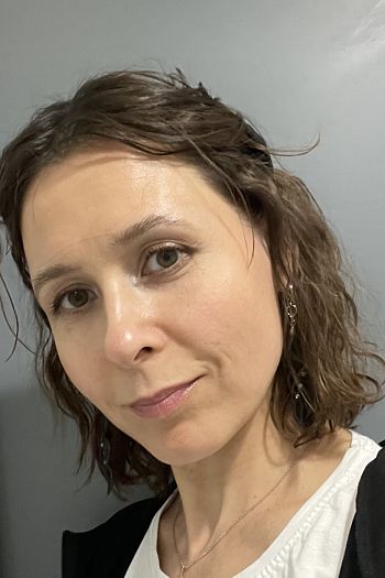 «Зайчику, я сьогодні затримаюся, у дружини мігрень, буду її лікувати, тож у нас все залишається в силі на завтра».