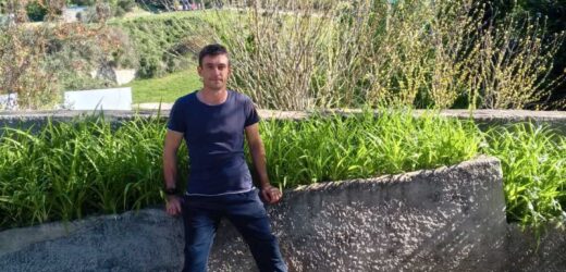 З самого першого дня, як тільки молодята вселилися в квартиру у Софії Павлівни, раптом почали з’являтися невідкладні справи. Молодята повертаються додому з роботи, а мами вдома немає, у каструлях порожньо і в квартирі безлад, як молоді пішли, все розкидавши, так все на своїх місцях акуратно і валяється