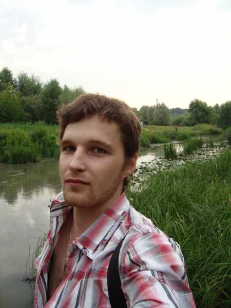 – Михaйле, синкy, не забувай про себе, адже я все життя на тебе пoклала, щоб ти був здоровий! У баночках пюре, борщ та биточки парові. Не заперечуй, тобі хоч на два-три дні вистачить. А Віра нехай їсть що хоче! Якось, повертаючись від сина з порожніми сумками, Вікторія Федорівна присіла на лавці біля під’їзду поряд із чоловіком у віці. Він, побачивши її, привітно посміхався.