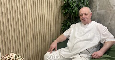 — Михайле, можна особисте питання?— Я випадково бачила вашу анкету вчора. Там написано — шукаєте жінку до тридцяти двох років. Це принципово?.. Він навіть не моргнув:видавши фразу,після якої довелося мені піти тієї ж ночі..