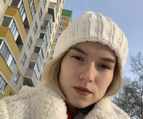 – Марку, ми живемо разом п’ять років. Ми п’ять років відкладали “на наше спільне майбутнє”. Я заощаджувала на всьому, я не поїхала з дівчатами до Туреччини, я носила одні й ті самі чобітки три осені!