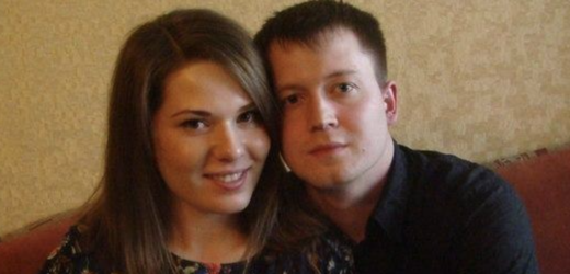 Я побачив біля дружини чужого чоловіка, а вона спокійно сказала, що це її коханець. Це зрада чи жорстока спроба мене принизити, і як би ви вчинили на моєму місці?