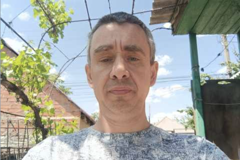 Ольга тільки-но провела чоловіка на роботу. Раптом, на кухню, зайшов їхній двадцятитрирічний син Олег. – Мамо, – сказав він, сідаючи за стіл. – Мені треба з тобою поговорити. – Зі мною? Може, почекаємо тата і поговоримо разом? – запропонувала Ольга. – Я вирішив спочатку тобі повідомити цю новину. Я одружуватися хочу! – усміхнувся Олег. – І які проблеми? Ти доросла людина, якщо вирішив одружитися – одружуйся, – відповіла мати. – Але це ще не все…,
