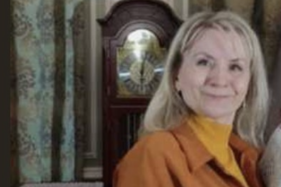 Соромно сказати, дівчата, — бідкалася Таїсія, пояснюючи колегам свій ранковий марафон. — До обіду шукала, з ким би сьогодні Кирилка залишити. В садочок же ж зась — із найменшим нежитем і соплями на поріг не пускають. Всіх подруг обдзвонила, всіх сусідок оббігала!