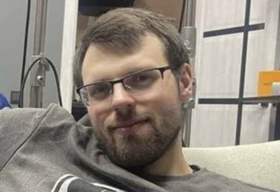 Уявляєш, мені на роботі премію дали. Олег явно хвалився. І Вероніка була за нього рада. Та й за себе теж. Скоро їй виповниться двадцять вісім років. І, вона була впевнена, що Олег подарує їй те, про що вона давно мріяла.