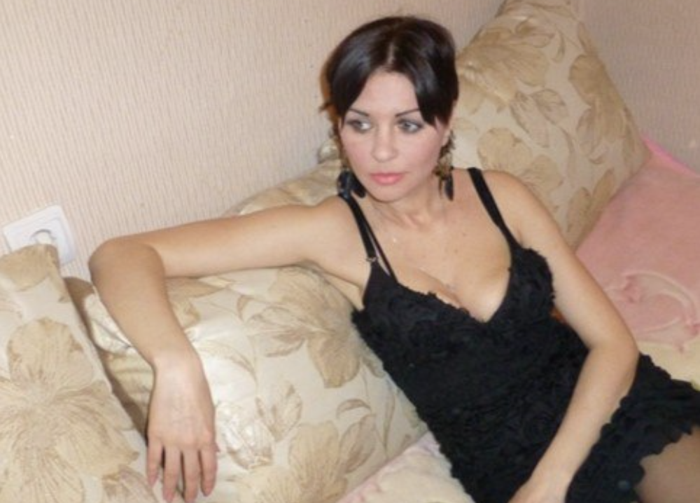 Мені байдуже до його дружини й дітей! Розберуться! – Я вже давно знаю, що Андрій розлучений. Та покидати його не збираюсь. Скоро він розлучиться і ми будемо разом. Лиш моя мама цього не розуміє. Днями прийшла до мене й таку нісенітницю почала городити!