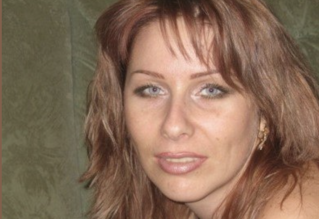 Ти живеш, як королева! Що тебе не влаштовує? – Доки всі довкола мені заздрили, я потайки плакала. А тоді ще й дізналась, як мій коханий все наше майно оформив. Такої зради від нього я не чекала. Та все йому повернулось бумерангом.