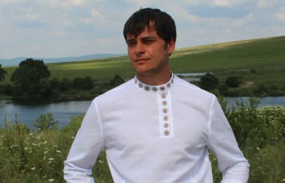 “Мамо, терміново скинь тисячу євро! ” – голос сина в слухавці тремтів, але я вперше за стільки років у Португалії сказала “ні”. Він думає, що я стала черствою на чужині, а я просто дізналася, на що насправді пішли мої попередні перекази. Поки я тут мию підлоги та економлю на кожному обіді, мій “бідний” так поводиться з грошима.