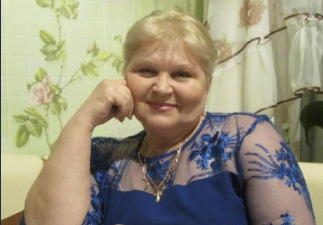 Я 25 років гнула спину на німецьких фермах, щоб купити синові квартиру й авто, оплатила їм пишне весілля та ще й подарунок приготувала. Висилала останню копійку на ремонт, а коли приїхала – на порозі мене зустріла невістка в моєму халаті. “Мамо, треба серйозно поговорити” – заявив син. Я відчувала, що буде біда. Однак, після почутого довго не могла повірити – невже це така подяка за роки праці? Як виховати сина, щоб він не став…ворогом?