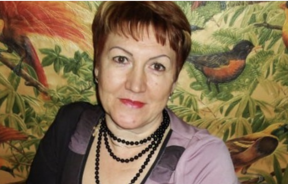 “Ти цю дитину нагуляла, байстрючка!” – 20 років тому Лідія Миколаївна буквально викинули мене з крихітною донькою на вулицю.  Ми буквально старалися виживати, поки свекруха жила у своє задоволення.  І ось, коли ми вже давно забули про її існування та в житті нарешті наступила біла смуга, у двері постукали.  На порозі стояла вона – з тортиком, квітами й фальшивою посмішкою. Я навіть не знала, як реагувати на таку “гостю”