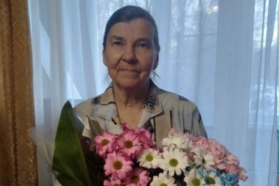 Моїй бабусі вже під 70-ть і вона має одне залізне правило – не спілкуватися з родичами. От взагалі, ні на свята, ні просто так, навіть заблокувала їх номери телефонів.  Я спершу думала, що вони колись давним-давно посварилися і тому так ворогую. Але коли почула бабусину розповідь та дізналася правду – зрозуміла, що вона все зробила правильно І ВВАЖАЮ, ЩО ВАМ ВАРТО ПРОЧИТАТИ ЦЮ ІСТОРІЮ ТА ВЗЯТИ ДО УВАГИ ЇЇ СЛОВА!