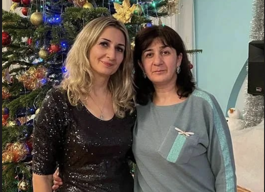 Хто ці чужі люди! Чому вони в нашому домі? – Вперше за багато років я з Італії на свята приїхала. Спину зірвала страшенно, та й просто хотіла до рідних. Та щойно увійшла – не впізнала оселю. От підготувала мені донька сюрприз – хоч стій, хоч падай.