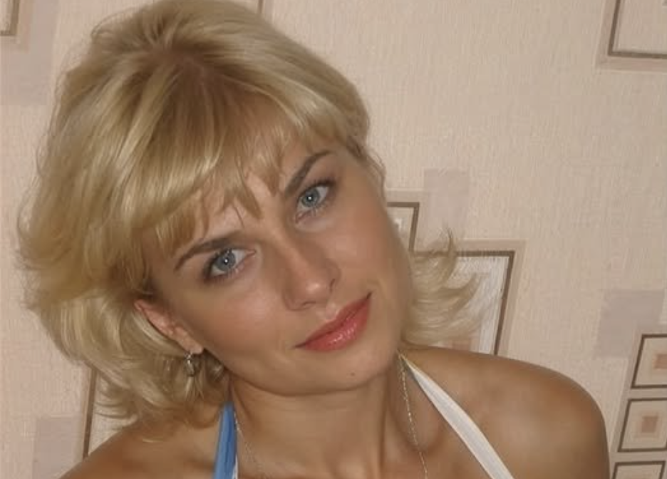 Мені 54 роки, і я вперше в житті наважилася сказати «ні» дорослій дочці. Все життя я намагалася бути ідеальною матір’ю. Пікла пироги на шкільні ранки, допомагала з навчанням, водила на танці, сиділа ночами біля ліжка, коли в неї була температура. А потім допомагала ростити її дітей, коли вона сама пішла в декрет. Я любила і люблю свою дочку, але нещодавно зрозуміла: кохання — це не про самопожертву до останньої краплі.