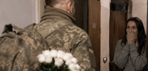 Я повернувся з фронту у коротку відпустку й мріяв зробити коханій сюрприз. Але коли відчинив двері — зрозумів, що цього вечора здивують уже мене… Такої зустрічі я точно не очікував….