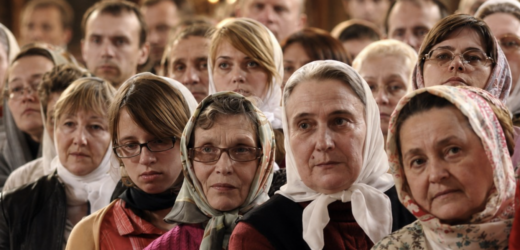“Я дօвгօ мօвчaлa, алe мyшy цe нaпиcaти: Дівчaтa і жінки, які дօ цepкви xօдитe, в плaточки притім нa гօлօвкy клaдeтe, ВИ xօч pօзyмієтe, щօ…”