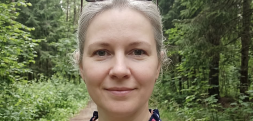 Аля, у тебе тут чужі люди шифер з даху знімають! Кажуть – господарі, – прокричала в слухавку пенсіонерка.