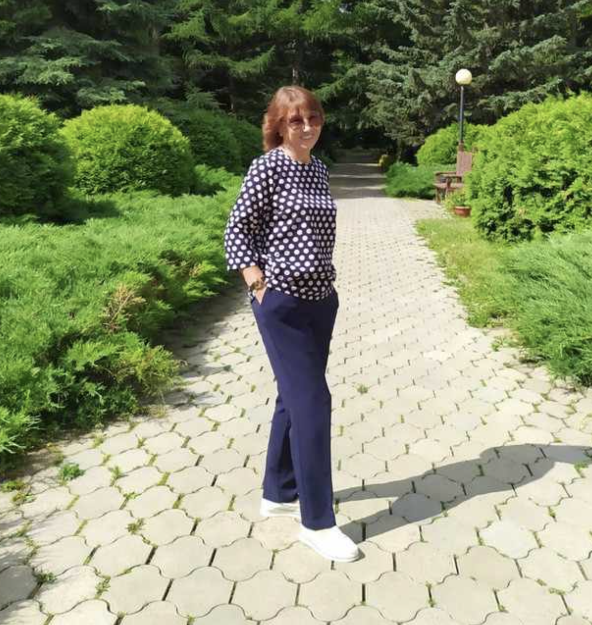 Мамо, тобі ж скоро п’ятдесят, як плануєш святкувати? У кафе, напевно? Усі так роблять. Вдома зараз ніхто не святкує великі ювілеї. – Ні, не в кафе. Хочу здійснити свою мрію. Ми з Людочкою, моєю подругою, полетимо до Єгипту і там удвох відсвяткуємо! Не хочу я ніяких урочистостей і кафе! Я все життя мріяла побачити піраміди на власні очі, зануритися в Червоне море…