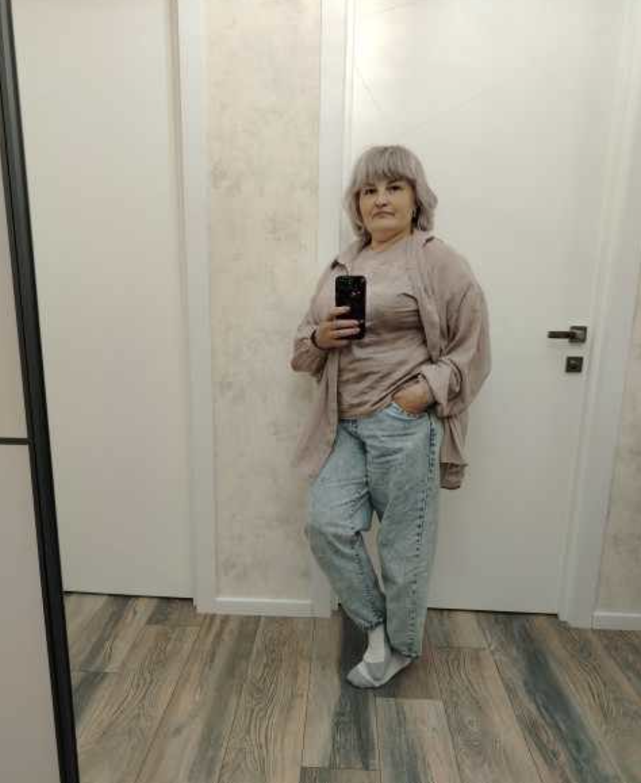 Перед лікарнею я все приготувала, як могла. Заморозила суп у контейнерах. Купила каші, чай, хлібці. Поставила воду біля ліжка. Переклала ліки в одну коробку. Написала собі список: що зранку, що ввечері, що після їжі.