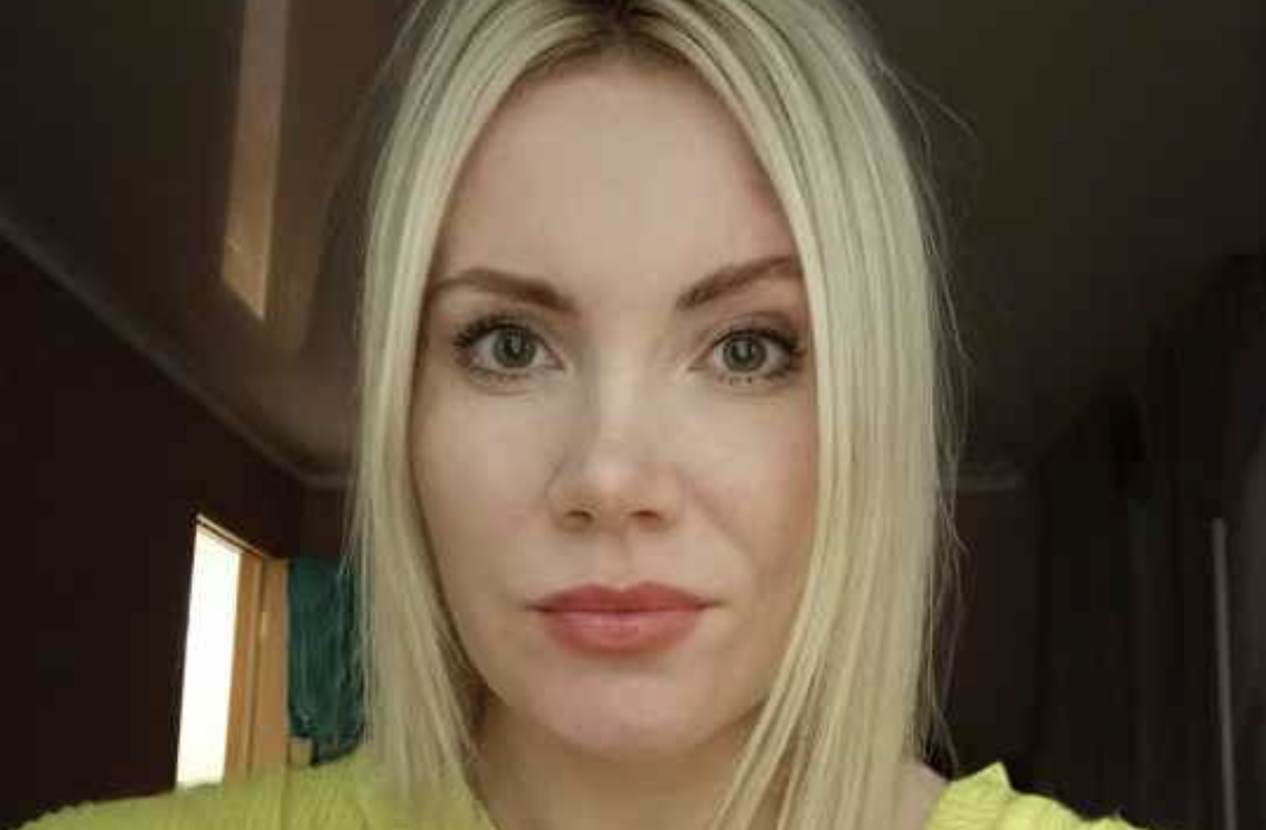 А де гроші за нашу машину, яку ти продав днями? – Запитала жінка. — Грошей немає, я її подарував. – Заявив чоловік. — Подарував? Я зараз не дочула, чи ти так безглуздо жартуєш? – Здивувалася Ліза. — Які тут жарти? Я сьогодні оформив машину на Марту. Потрібно було відразу тобі про це сказати, але я все не наважувався. Їй машина потрібна, Дмитрика в дитячий садочок возитиме і на плавання. – Опустивши очі, промовив чоловік.