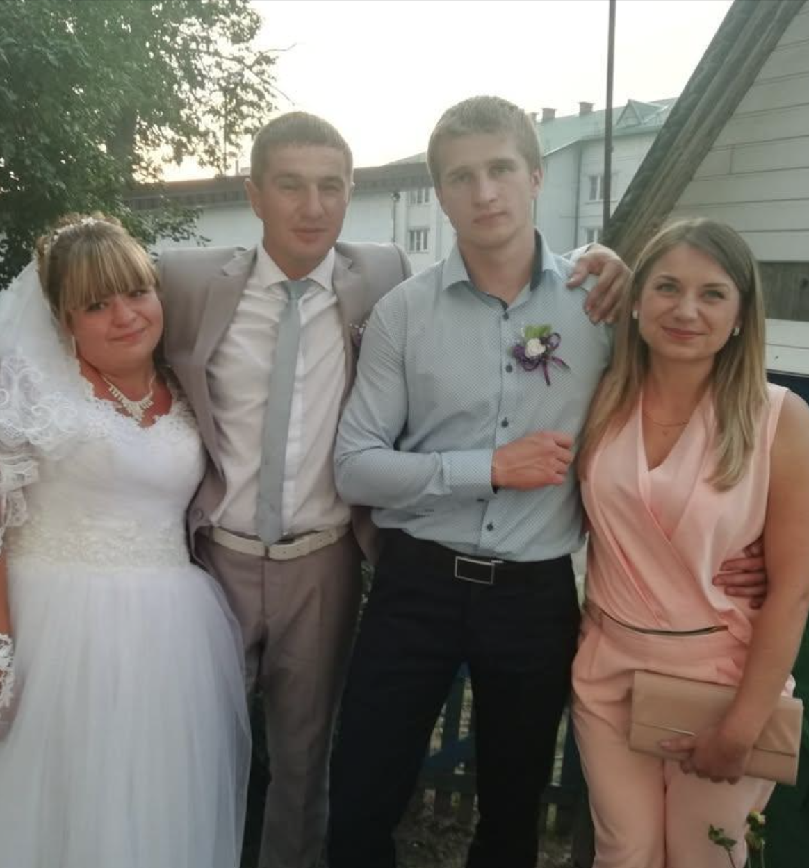 15 років тому я втекла від чоловіка-пияка і свекрухи до Німеччини. В Україні залишився маленький син. Йому завжди надсилала гроші та подарунки. Та згодом виявилось, що Андрій мене не знає і зневажає і все стараннями Ганни Петрівни. Коли довідалась про все правду – мороз пішов по шкірі. Не чекала такої підлості. Як можна вчинити таке?