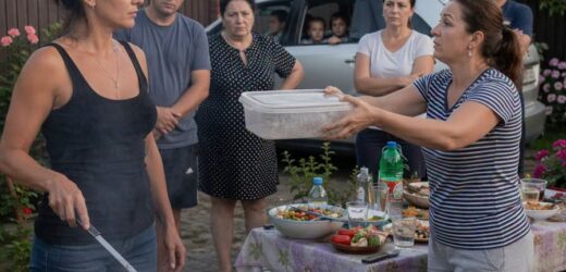 — Загорніть нам шашлик із собою, нам немає часу сидіти з вами, — сестра чоловіка вирішила, що я — кафе і пригощаю всіх на винос…