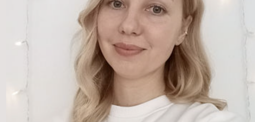 Я скам’яніла. Ми три роки разом, пів року — подружжя, а про бабусю я чую вперше. — Яку бабусю? — здивувалася я. — Ти ніколи не казав, що в тебе є бабуся. Я думала, з рідні — лише тітка, та й то ви з нею майже не спілкуєтесь. Він зітхнув і всівся навпроти, узяв мою долоню в свої теплі, надійні руки. — Вона не рідна мені по крові.