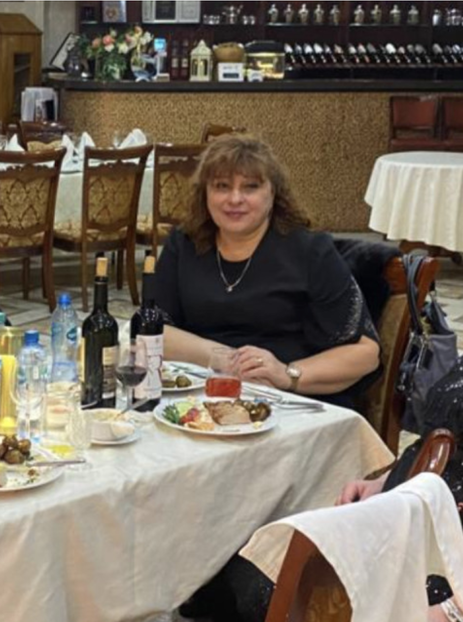Те, що твоя коханка захворіла, не означає, що я дам тобі гроші на її лікування, — холодно заявила Анна своєму чоловікові Роман застиг посеред вітальні їхнього двоповерхового будинку. В його очах промайнуло здивування, яке змінилося злістю. Він не очікував, що дружина знає про коханку…