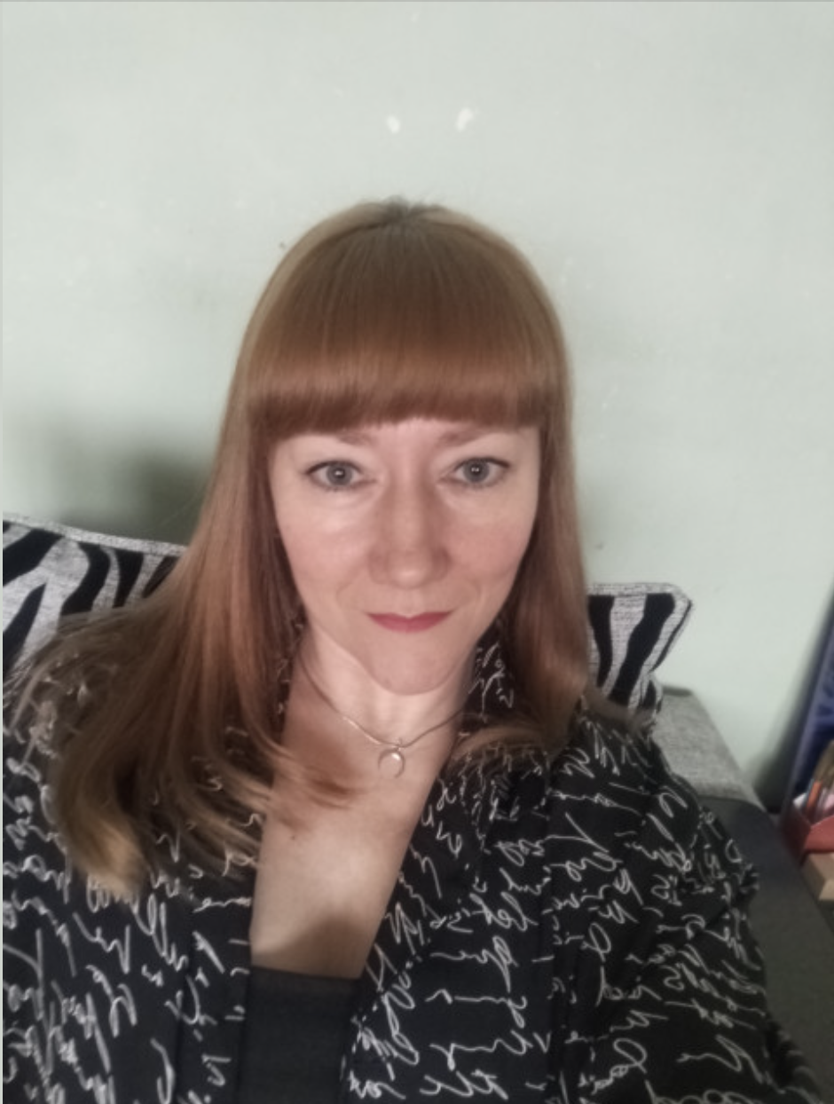 Скільки вже можна, врешті-решт? — Ліза кинула рушник на стіл. — Я з роботи прийшла годину тому, навіть перевдягтись не встигла!