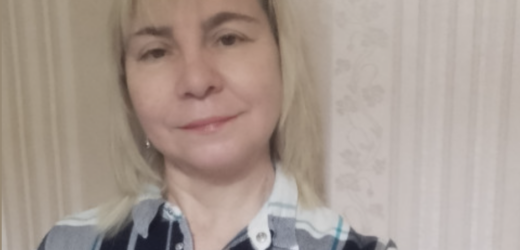 Мама плакала в трубку, і серце Миколи здригнулося. Він уже збирався, як зазвичай, відмовити матері, пославшись на справи й турботи. Відмовити та не приїхати. Ніколи йому. Ну що це таке, справді? Які ще поїздки! До відпустки два місяці. От тоді й приїду.
