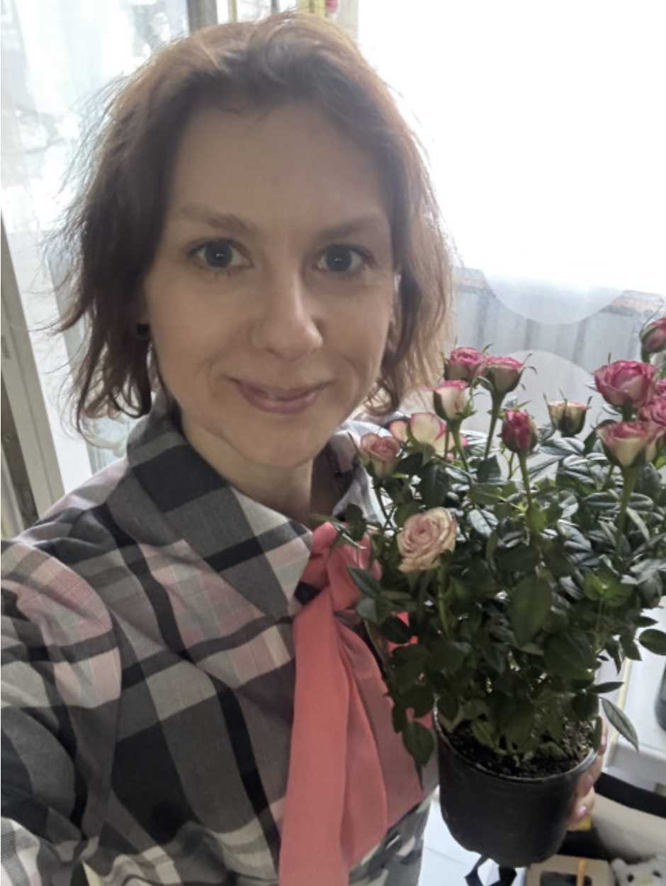 Що це таке, Ігорю? — Марина поклала на стіл пачку банківських виписок. — Поясни мені, чому щомісяця ти переказуєш своєму братові по п’ятдесят тисяч?