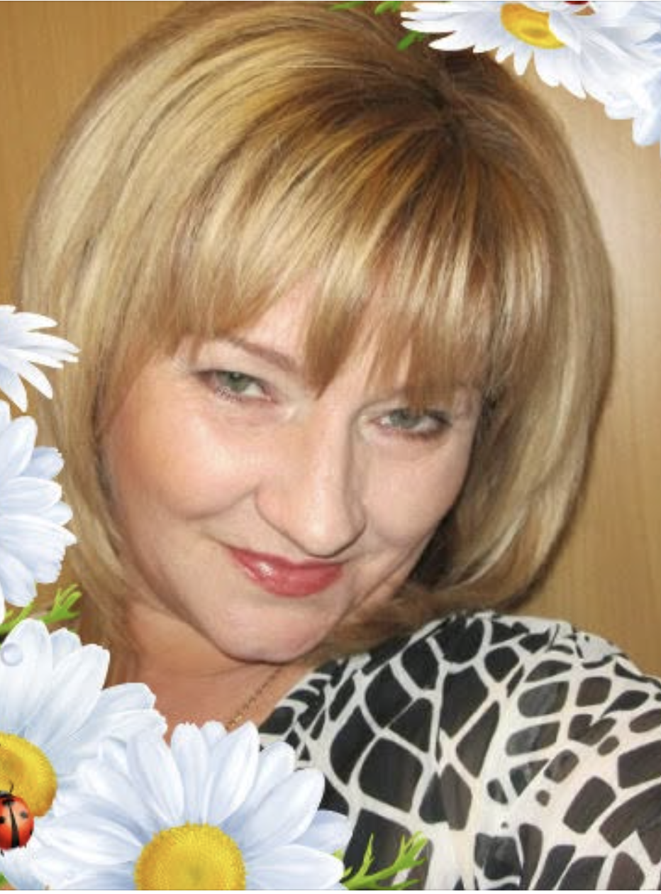Познайомся, синочку, це Оленочка! — гордо представила свекруха дівчину прямо за сімейним обідом, не звертаючи уваги на невістку…