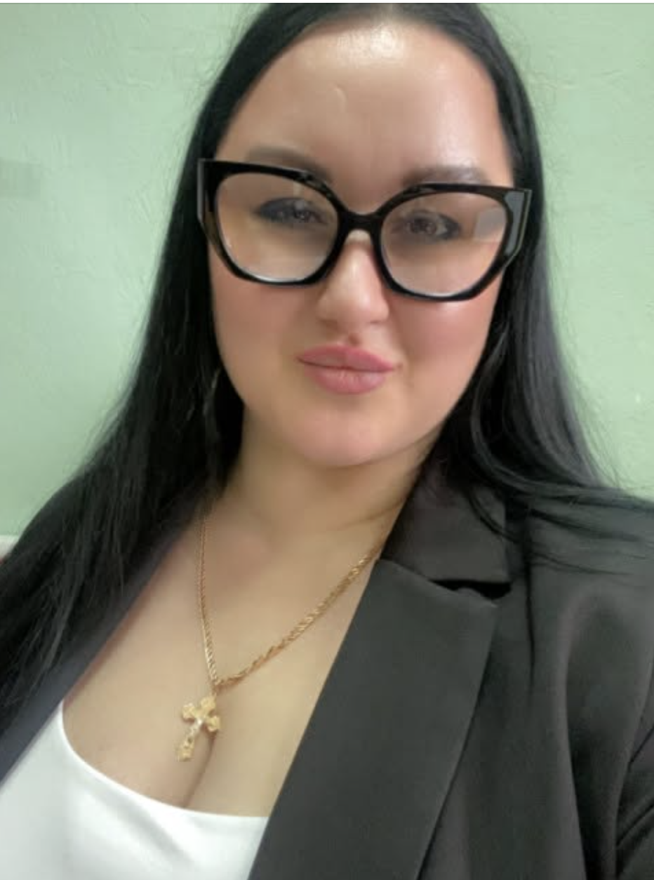 Мам, про який спадок ти кажеш? Я про це взагалі не думала. Що з бабусею? — Марія відчула, як у грудях з’явилося дивне хвилювання.