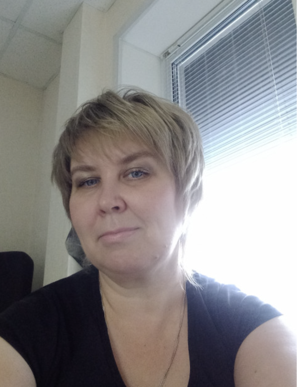 Ось у п’ятницю і нап’ємося, — пообіцяла Віра. — Ми відучуємо Оленку від грудного вигодовування, і Павлик взяв два вихідних, щоб побути з нею. Я на вечір утечу, щоб не миготіти перед нею зі своєю молочною фермою, а повернуся пізно, коли вона вже спатиме. А завтра поведу дівчат у дитячу кімнату, поки Павлик учитиме Оленку їсти з пляшечки.