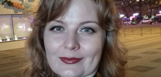 — Василю, ти що, вирішив мене покинути? — ніби між іншим запитала Катерина за вечерею.— А з чого ти це взяла, Катерино? — спитав він. — От запитання у тебе! — Та так, знаю дещо, от і питаю. Хочу почути твою версію, — дивно посміхаючись, промовила дружина. — Що ж ти знаєш, моя дорога, і звідки? .Насправді Катерина давно вже все знала. Вона готувалася до цього моменту. І сьогоднішній дзвінок коханки чоловіка лише прискорив цю розв’язку..