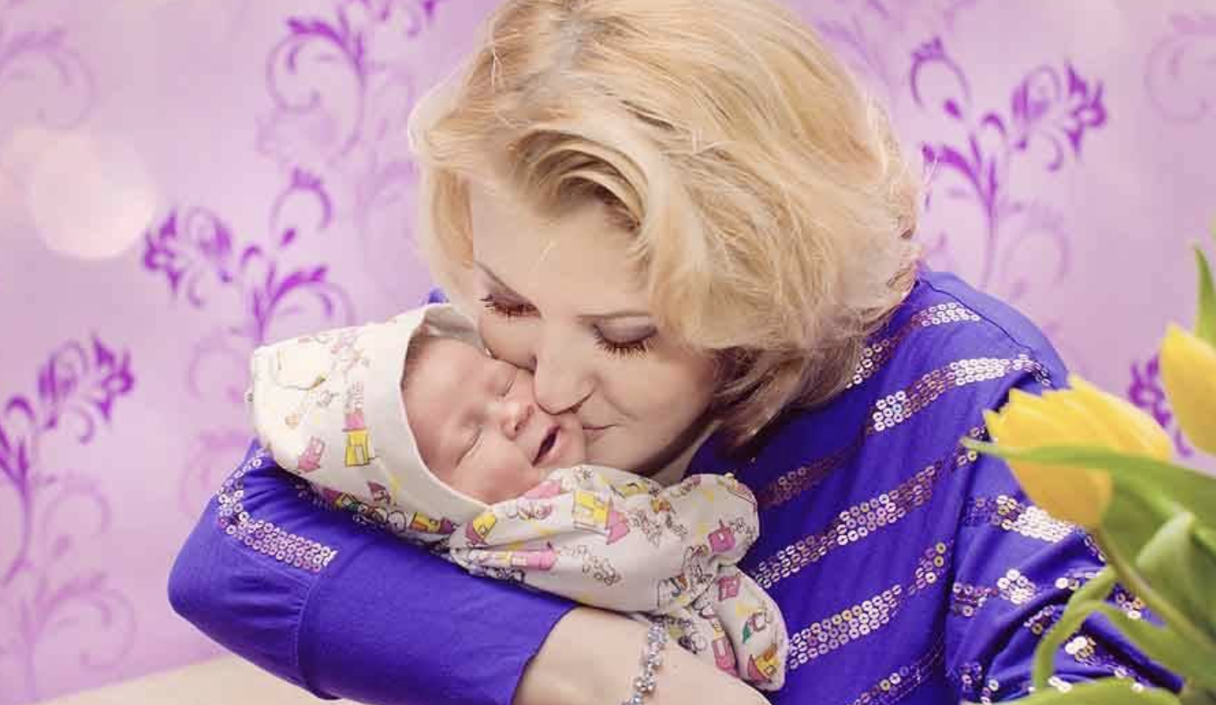 Розкажу вам нашу історію. Вона не залишає байдужих. В нас з чоловіком є один-єдиний син – Петро. Та зараз ми ним зовсім не пишаємося.