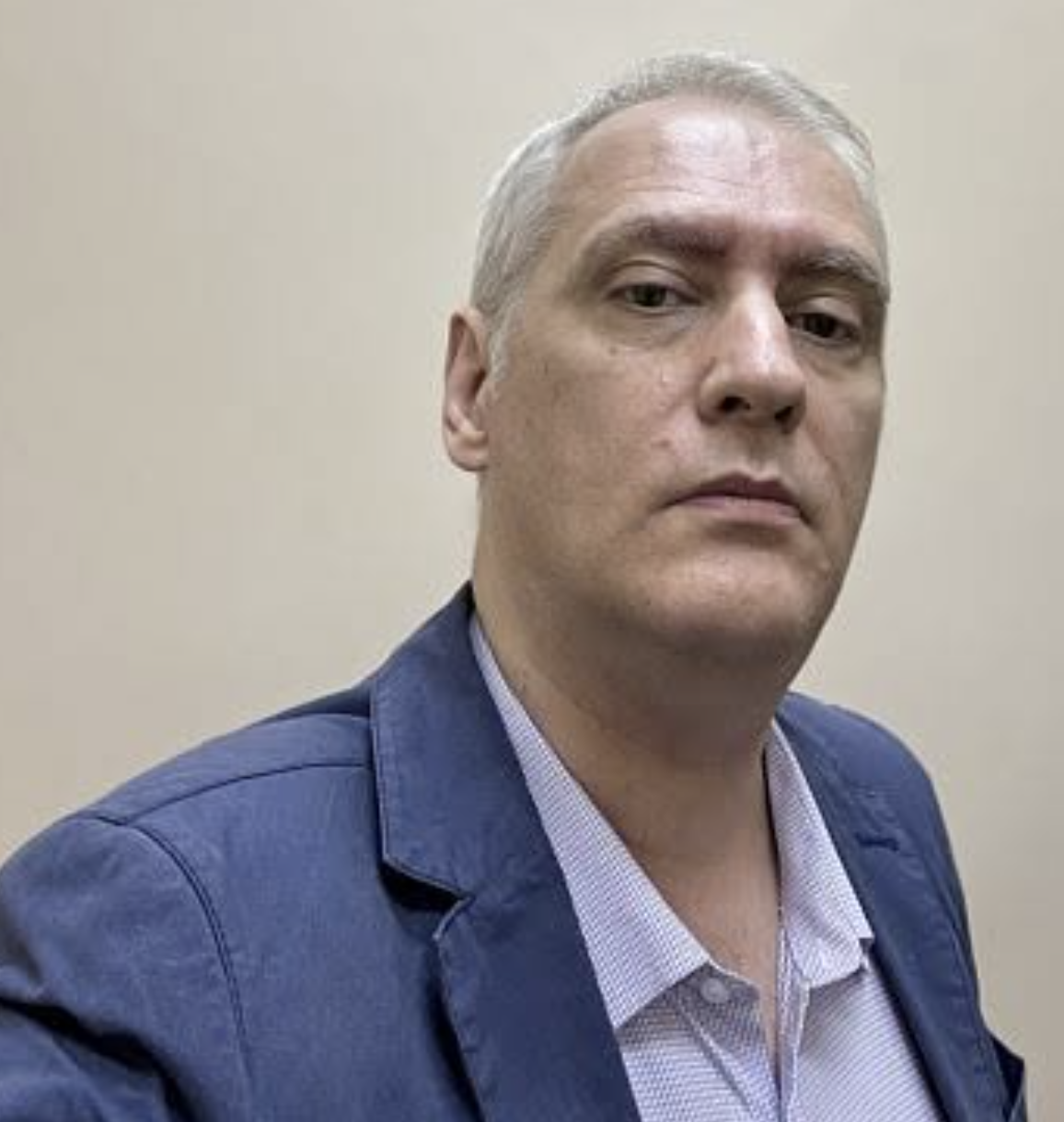 Пів року тому я забрав до себе маму. Вона в мене вже зовсім старенька. 83 роки.. Мої ж діти вже дорослі і живуть окремо. Ми з дружиною залишились самі в двокімнатній квартирі. Тож я подумав, що це не проблема. Спочатку моя дружина нічого не казала, та вже за тиждень присутність мами почала її дратувати.